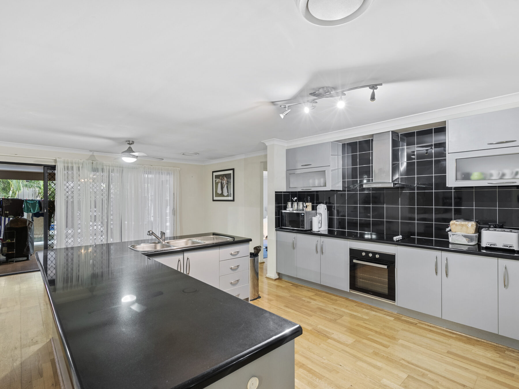 Property: 201 Wildey Street, Flinders View, QLD, 4305 photo-10