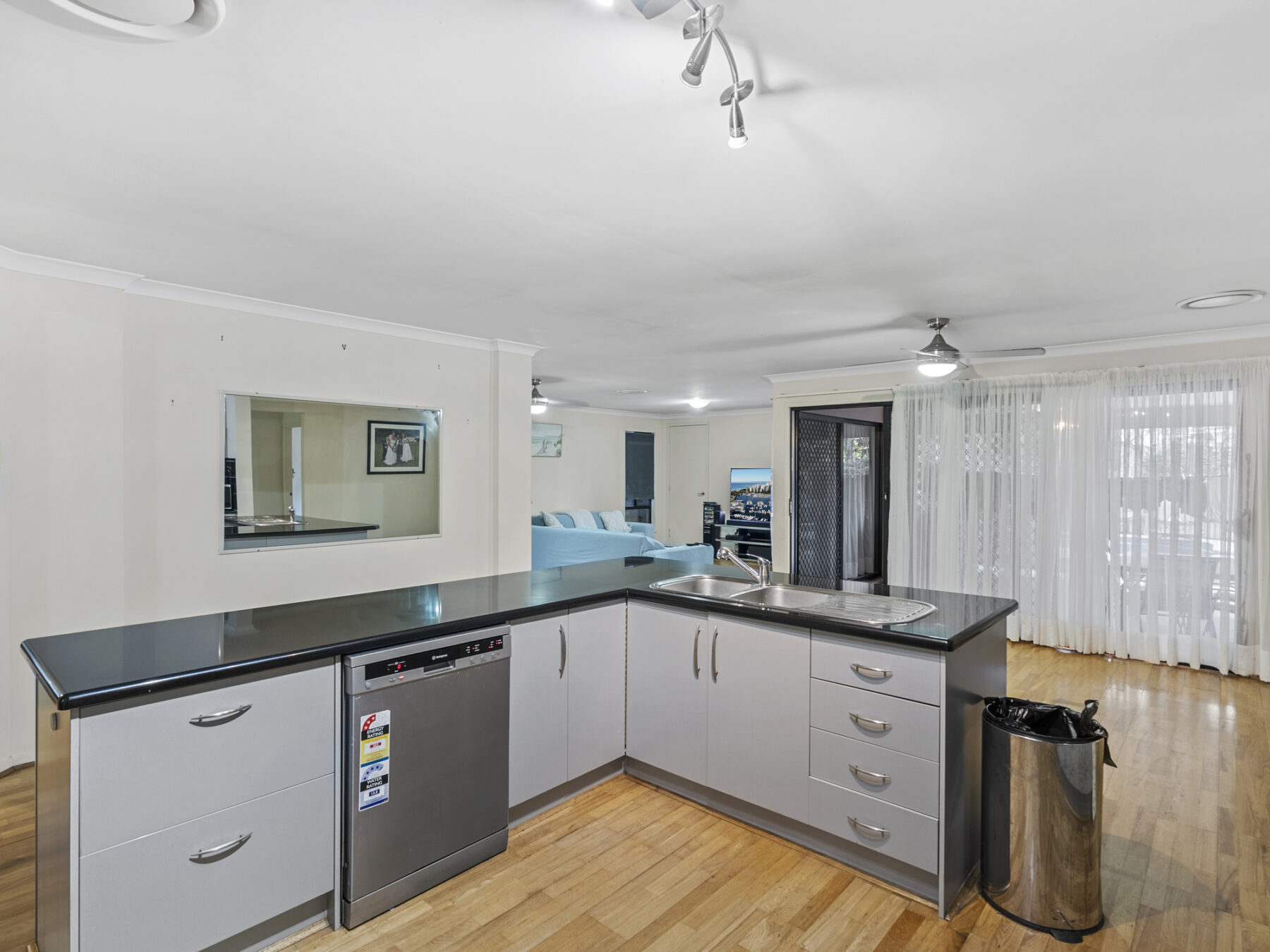 Property: 201 Wildey Street, Flinders View, QLD, 4305 photo-9