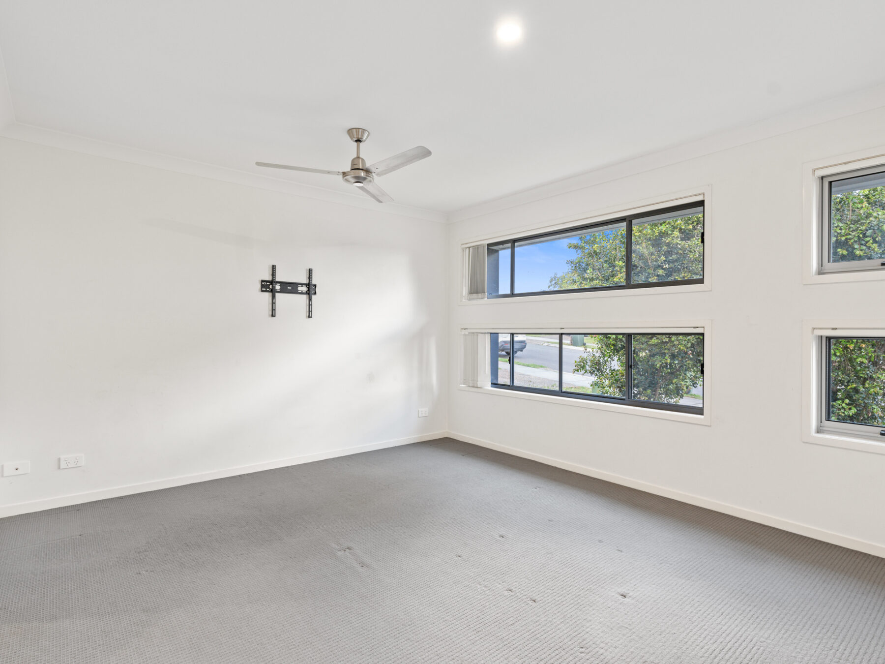 Property: 4 Mowbullan Street, Redbank Plains, QLD, 4301 photo-10