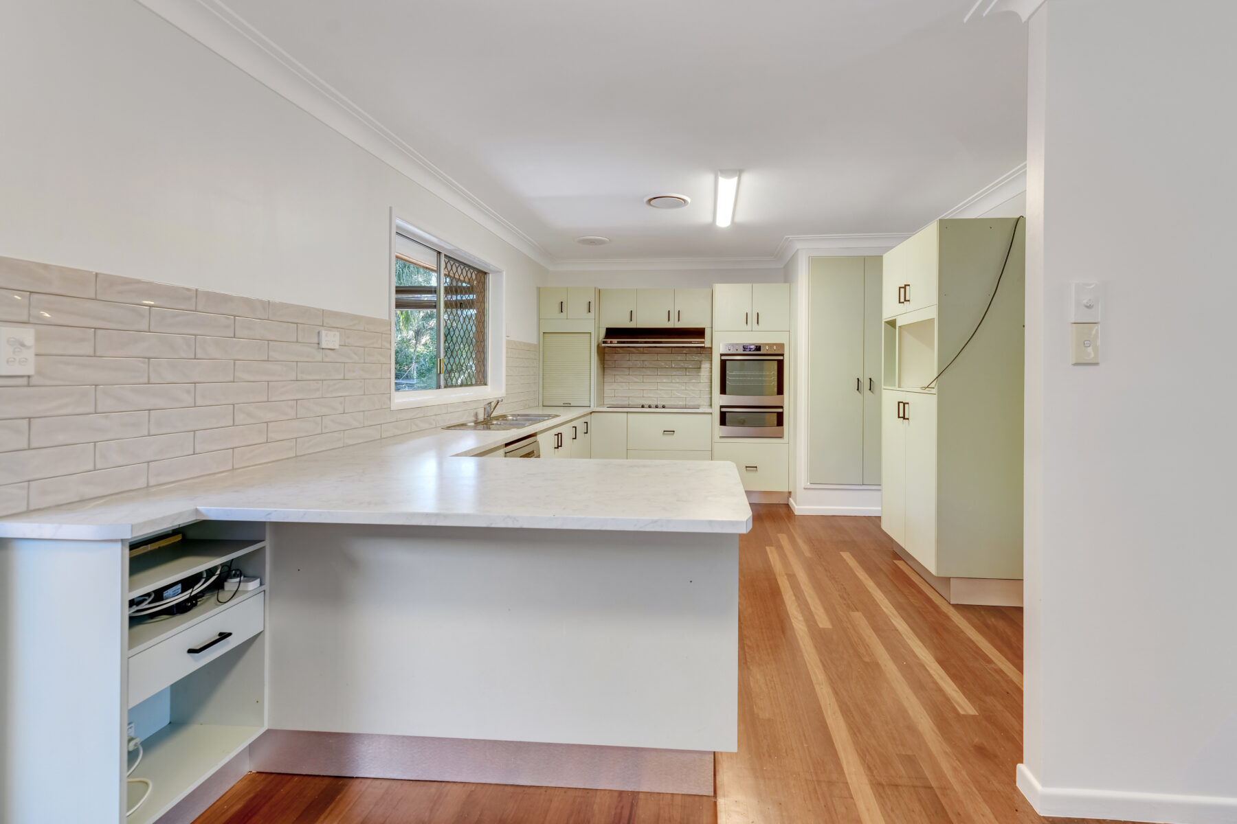 Rental: Mansfield, QLD, 4122 photo-16
