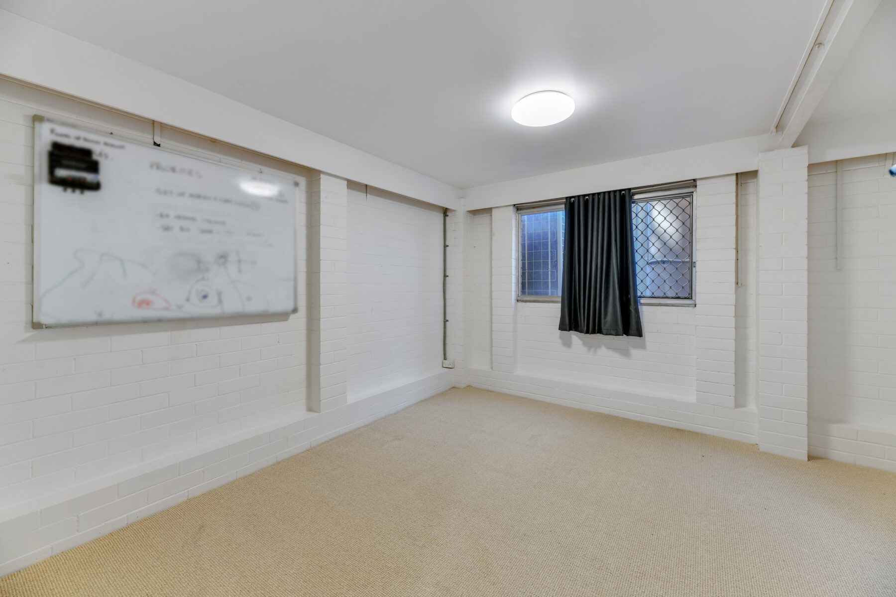 Rental: Mansfield, QLD, 4122 photo-8
