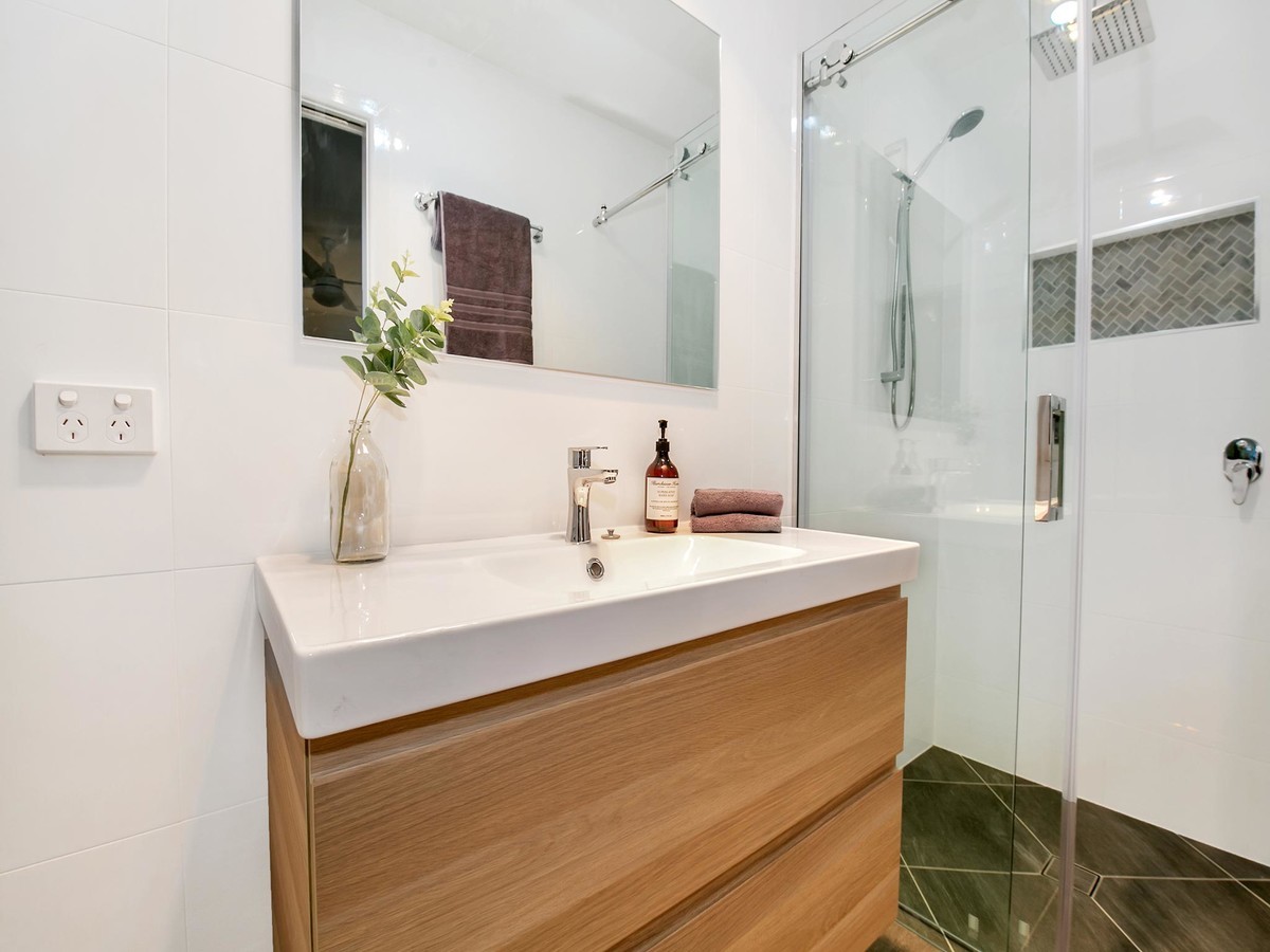 Rental: Chapel Hill, QLD, 4069 photo-8