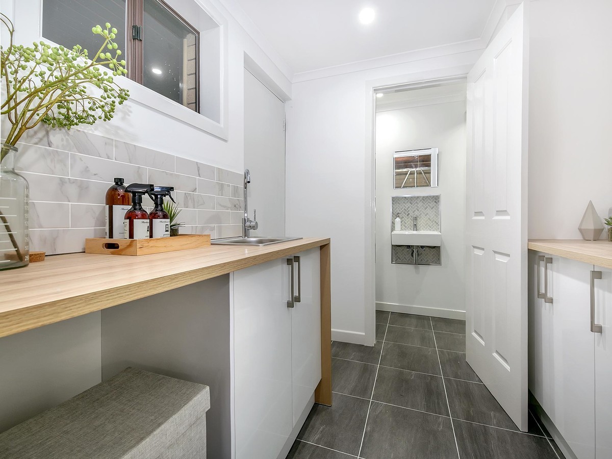 Rental: Chapel Hill, QLD, 4069 photo-4