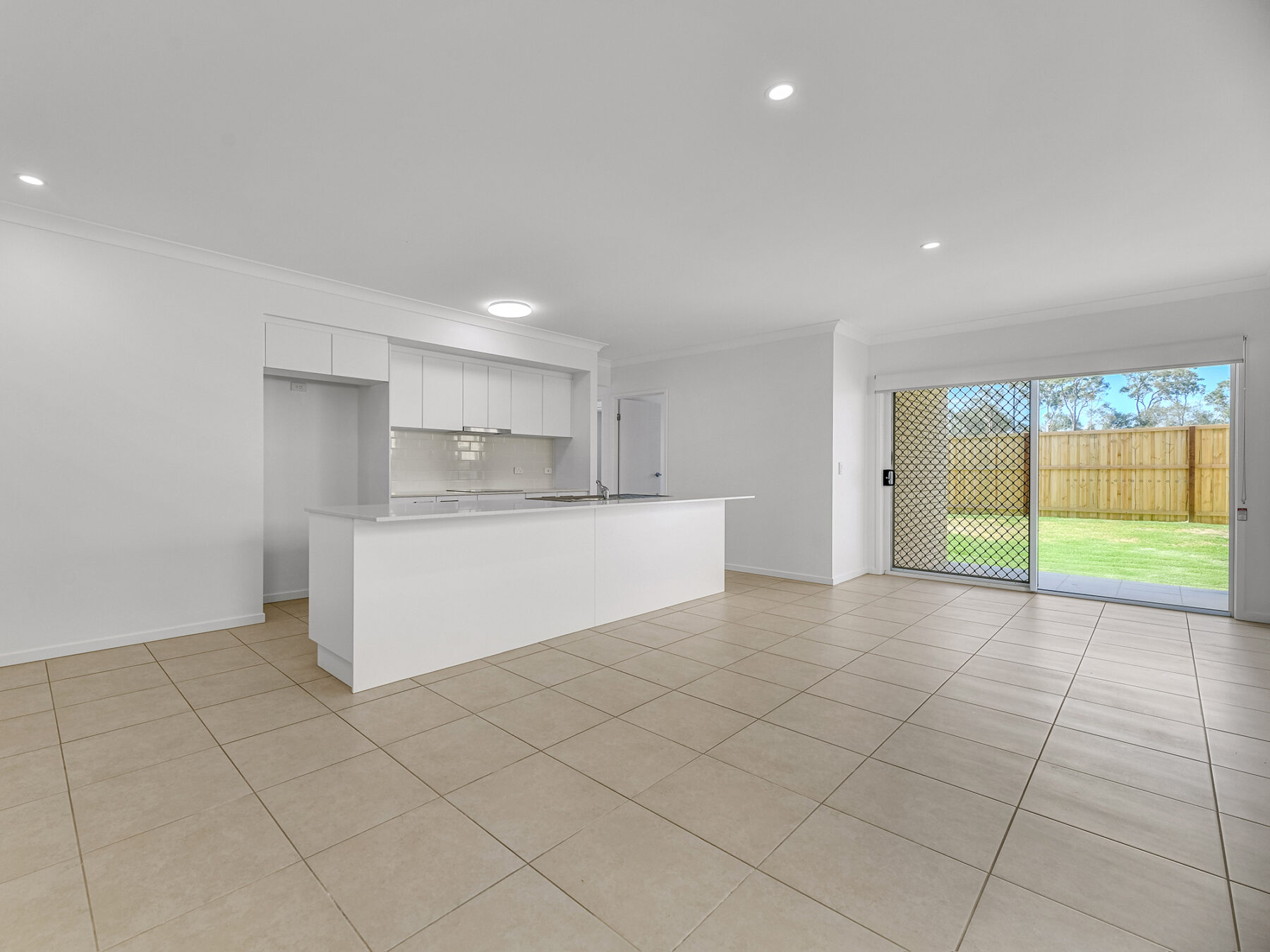 Rental: DEEBING HEIGHTS, QLD, 4306 photo-8