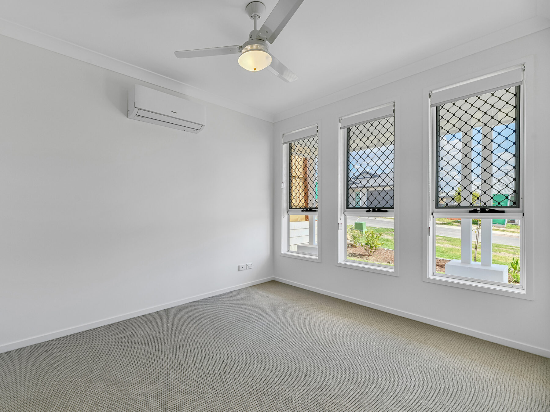 Rental: DEEBING HEIGHTS, QLD, 4306 photo-4