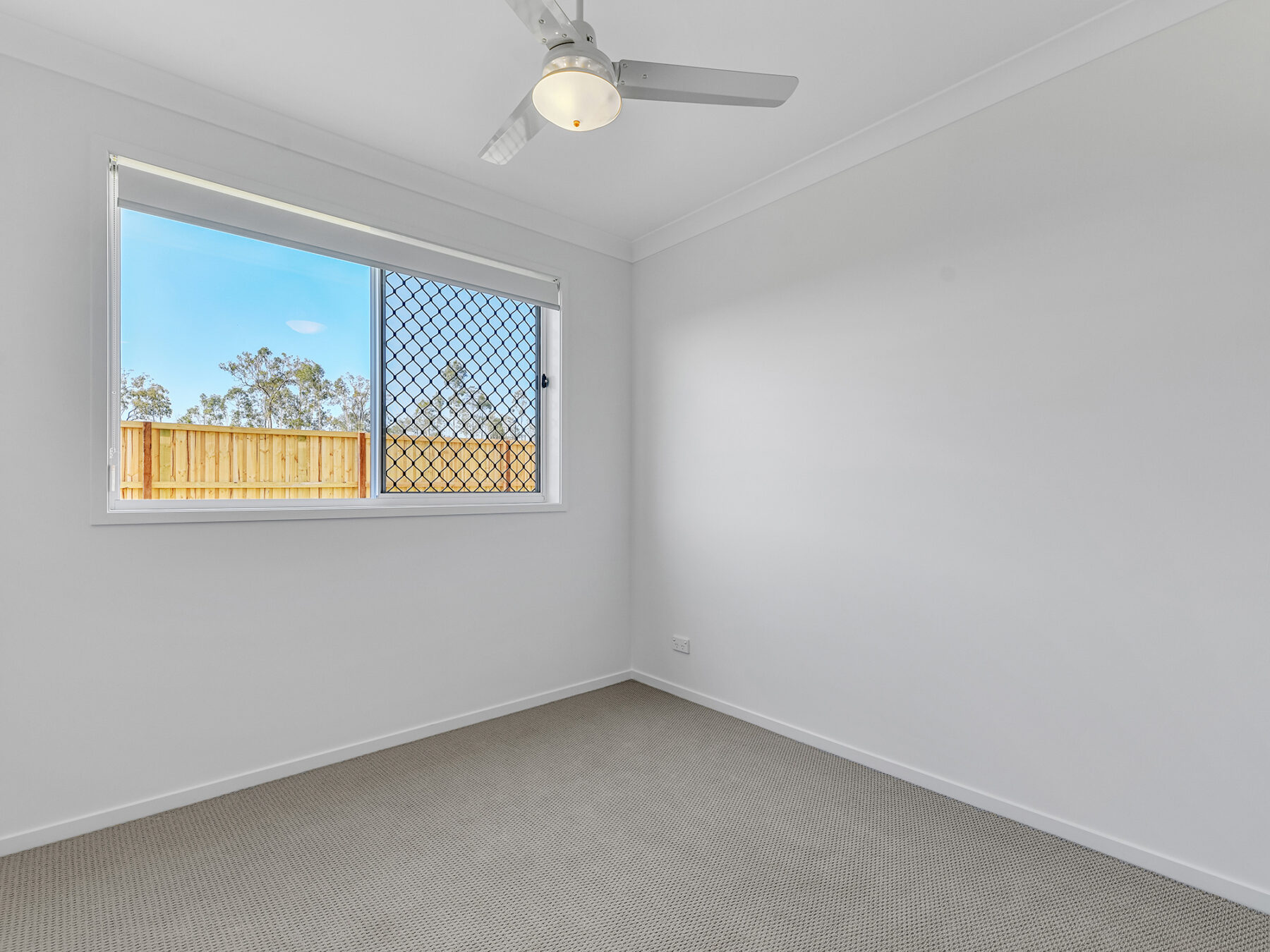 Rental: DEEBING HEIGHTS, QLD, 4306 photo-2