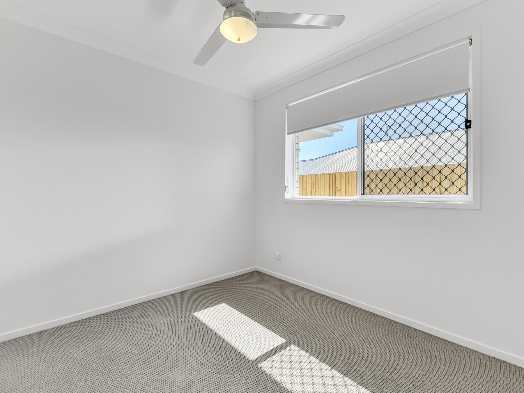 Rental: DEEBING HEIGHTS, QLD, 4306 photo-12