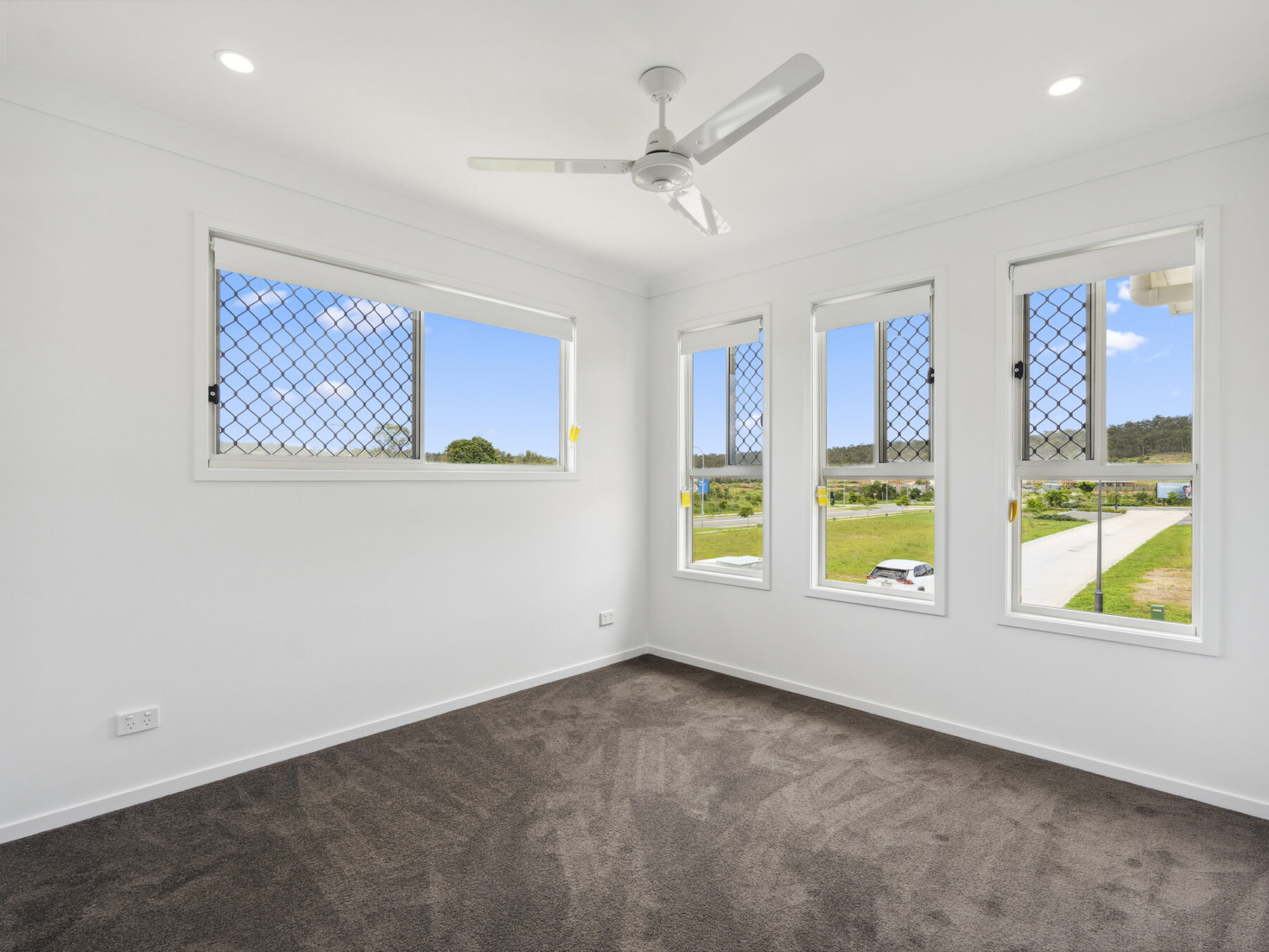 Rental: WHITE ROCK, QLD, 4306 photo-1