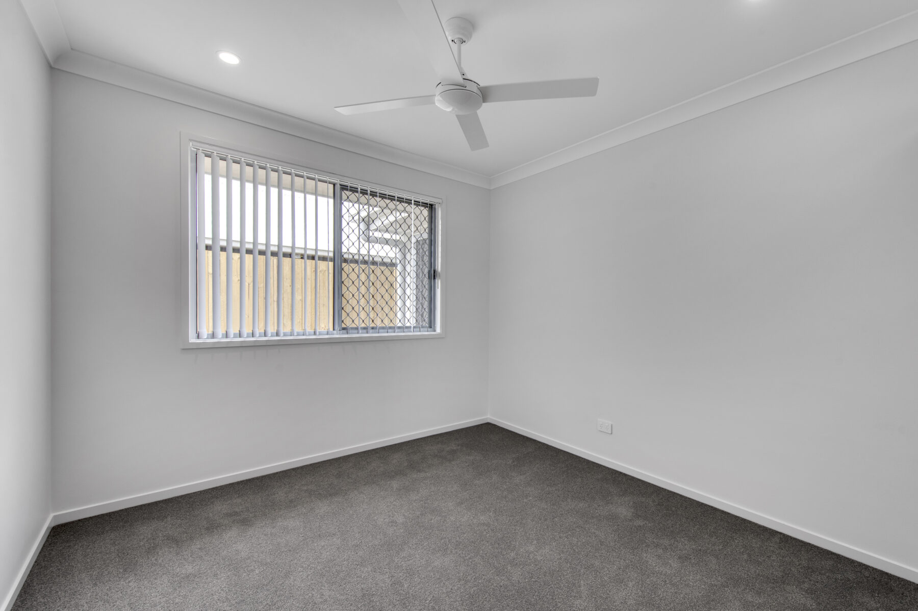 Rental: DEEBING HEIGHTS, QLD, 4306 photo-2