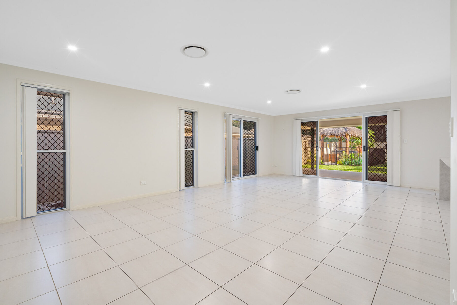 Rental: DEEBING HEIGHTS, QLD, 4306 photo-9