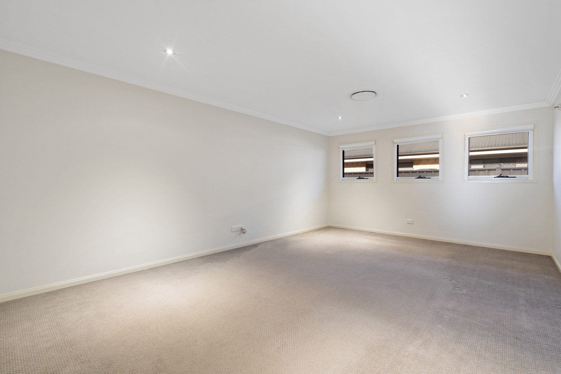 Rental: DEEBING HEIGHTS, QLD, 4306 photo-3