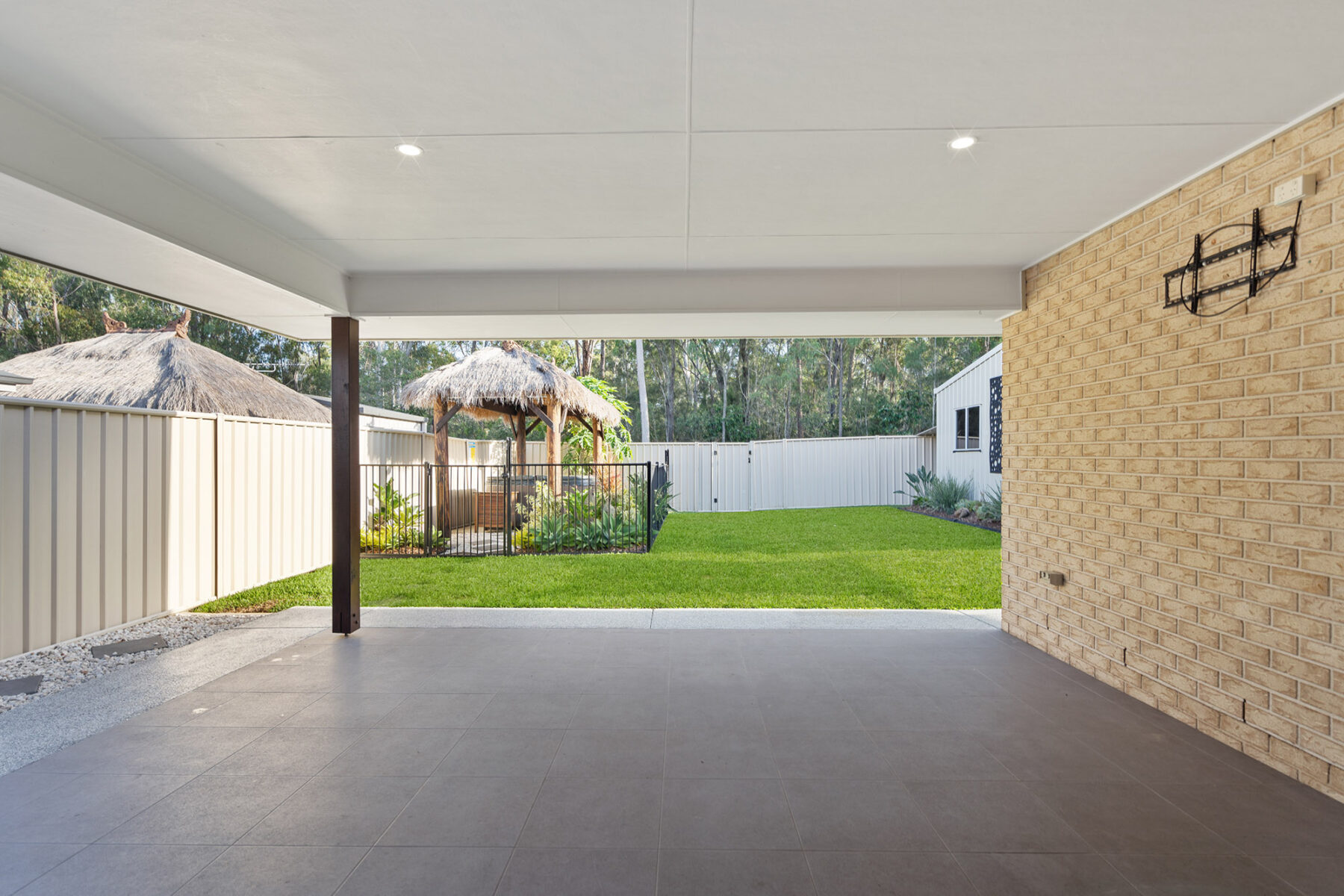 Rental: DEEBING HEIGHTS, QLD, 4306 photo-2