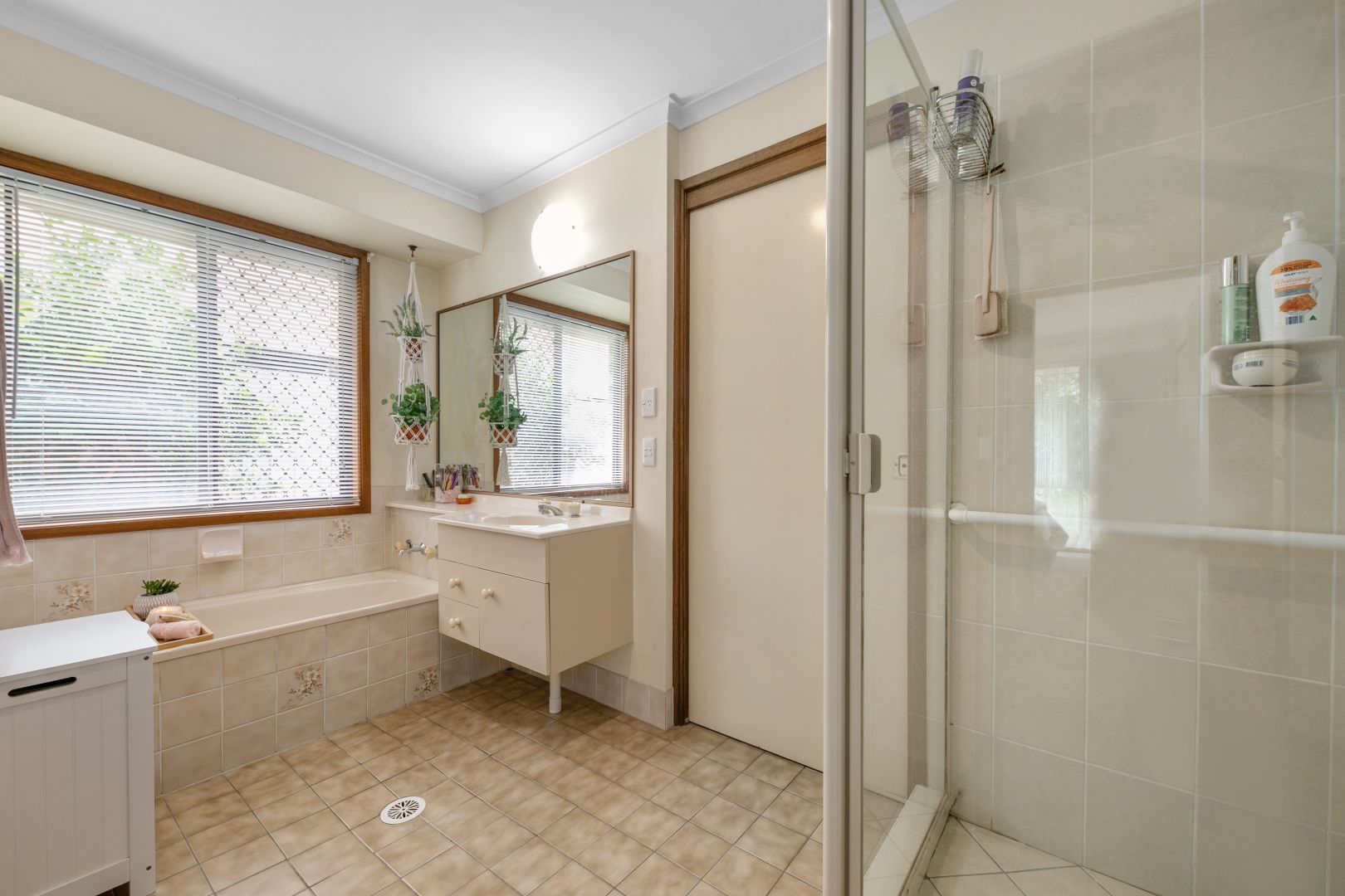 Rental: Riverhills, QLD, 4074 photo-5