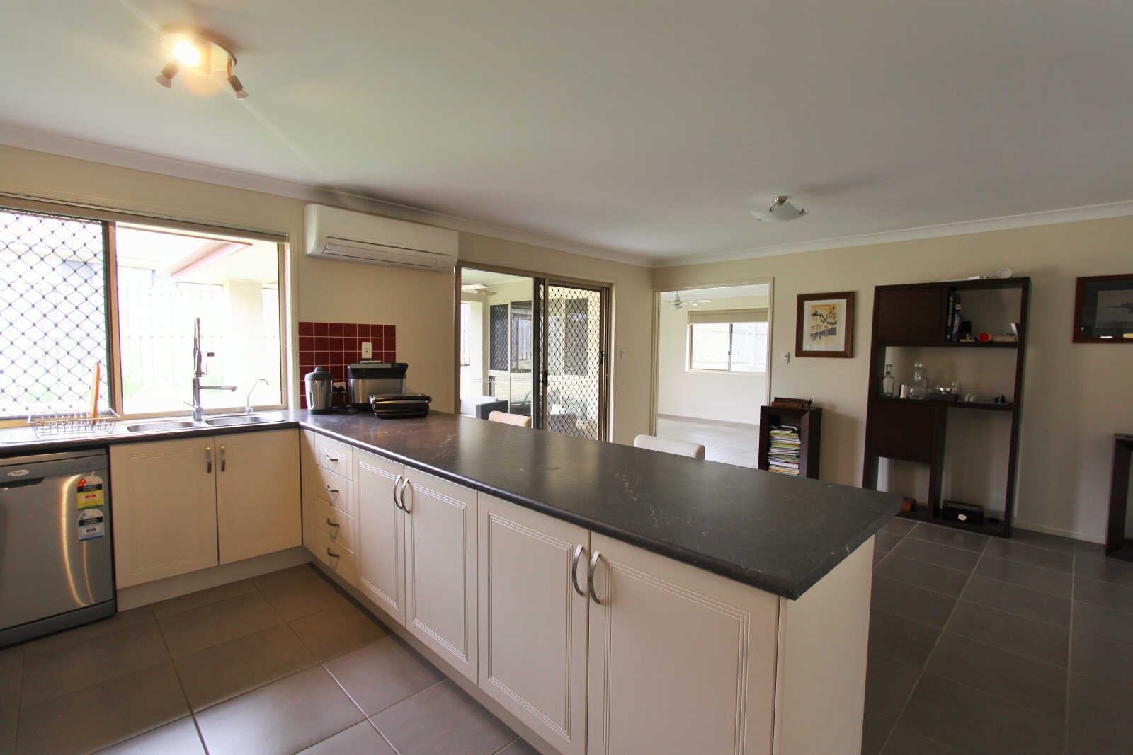 Rental: BLACKSTONE, QLD, 4304 photo-13
