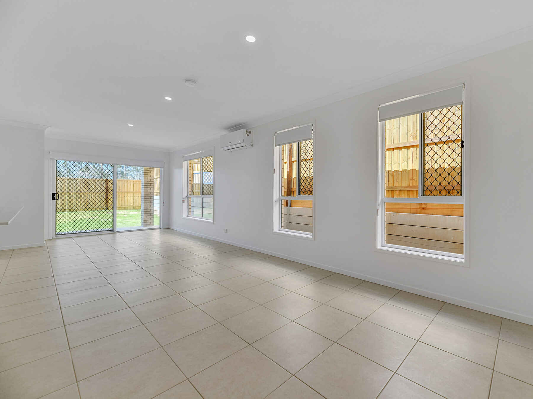 Rental: DEEBING HEIGHTS, QLD, 4306 photo-6