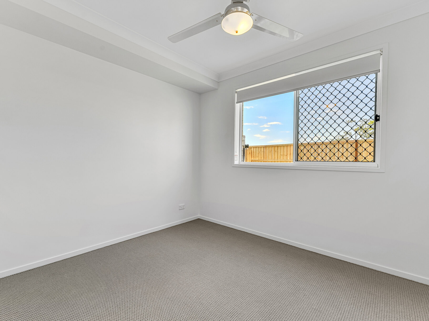 Rental: DEEBING HEIGHTS, QLD, 4306 photo-4