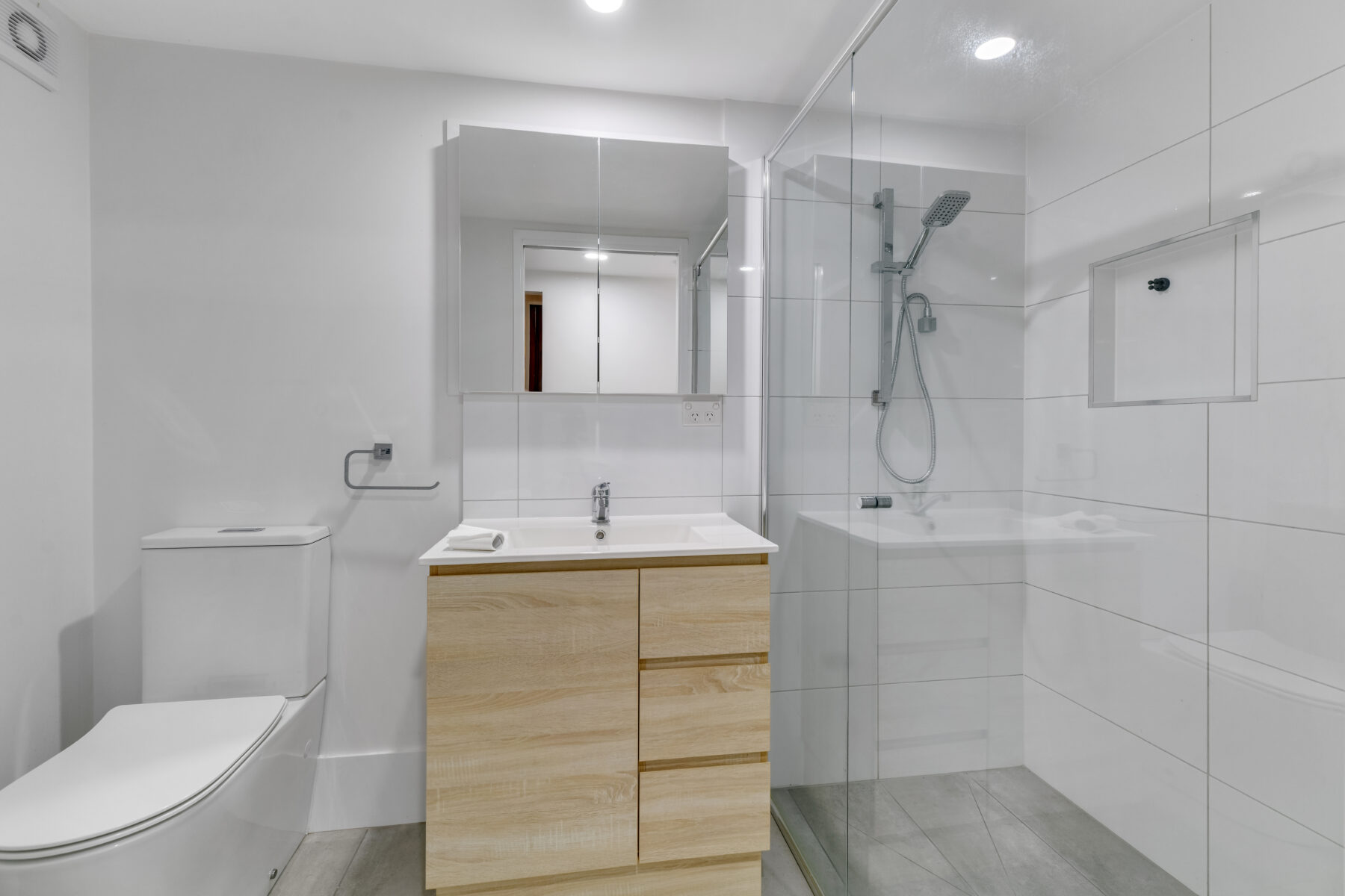 Rental: Mansfield, QLD, 4122 photo-10