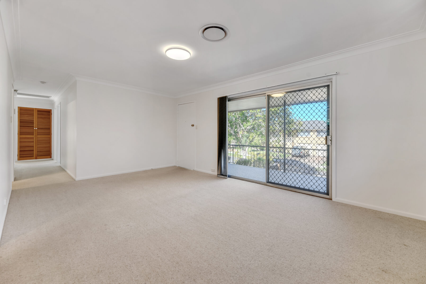 Rental: Mansfield, QLD, 4122 photo-8
