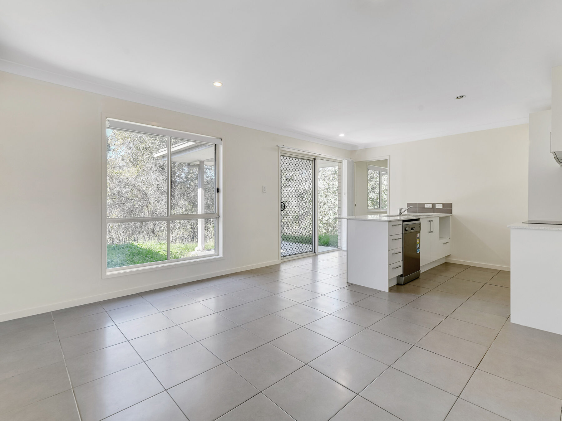 Rental: 2/34 Ada Street, Leichhardt, QLD, 4305 photo-11