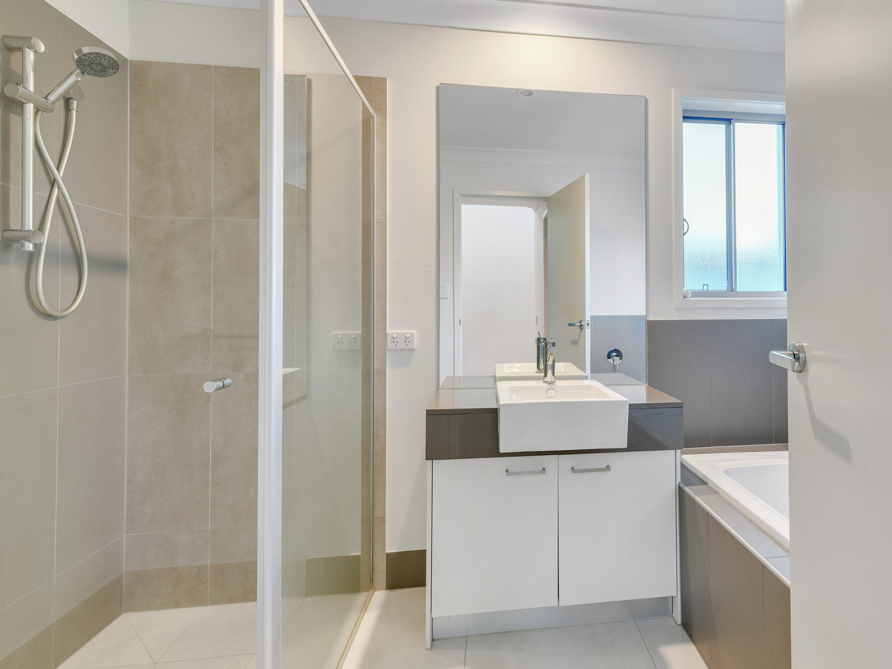 Rental: 2/34 Ada Street, Leichhardt, QLD, 4305 photo-7