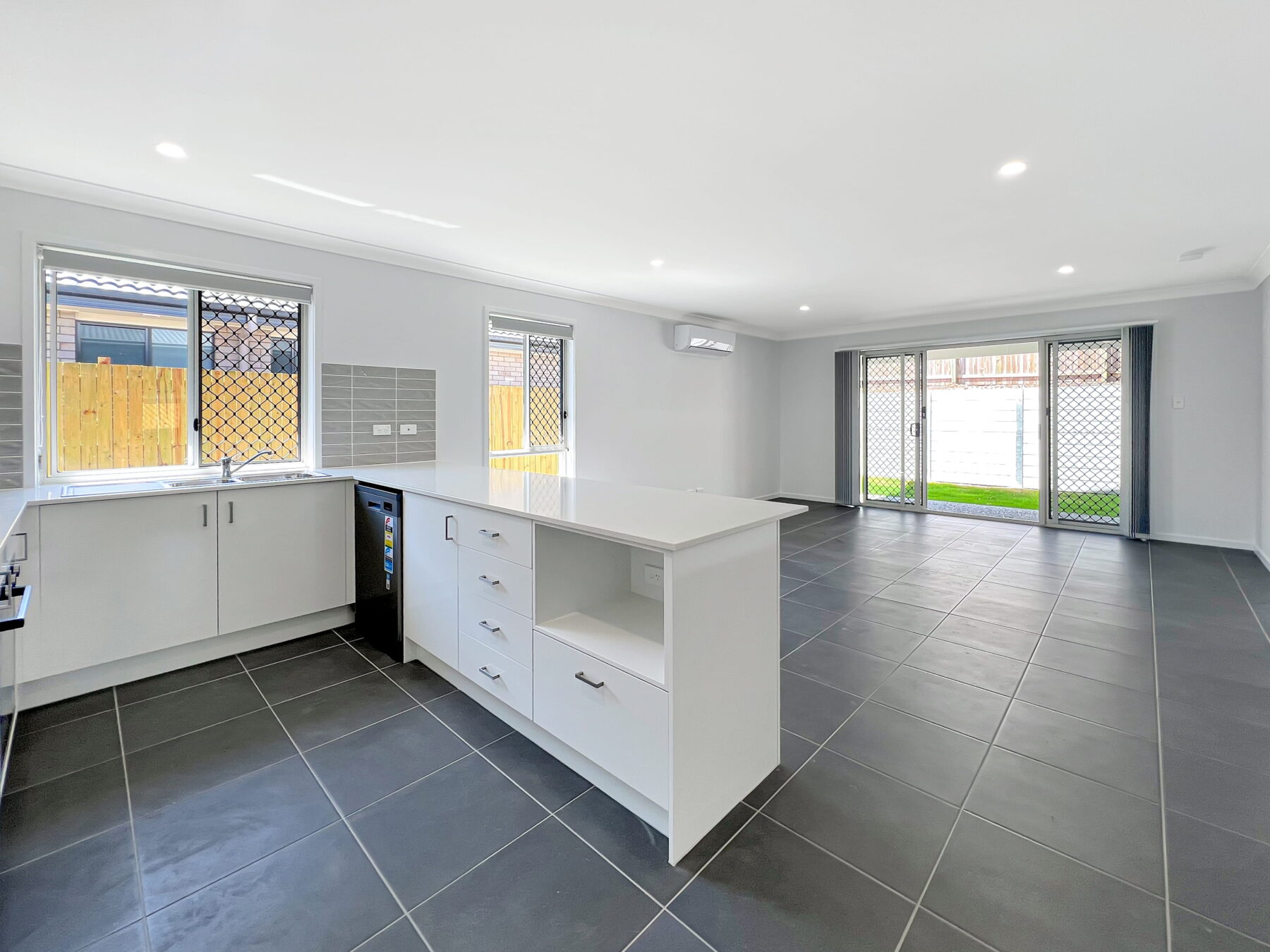 Rental: 8, PARDALOTE PLACE, REDBANK PLAINS, QLD, 4301 photo-13